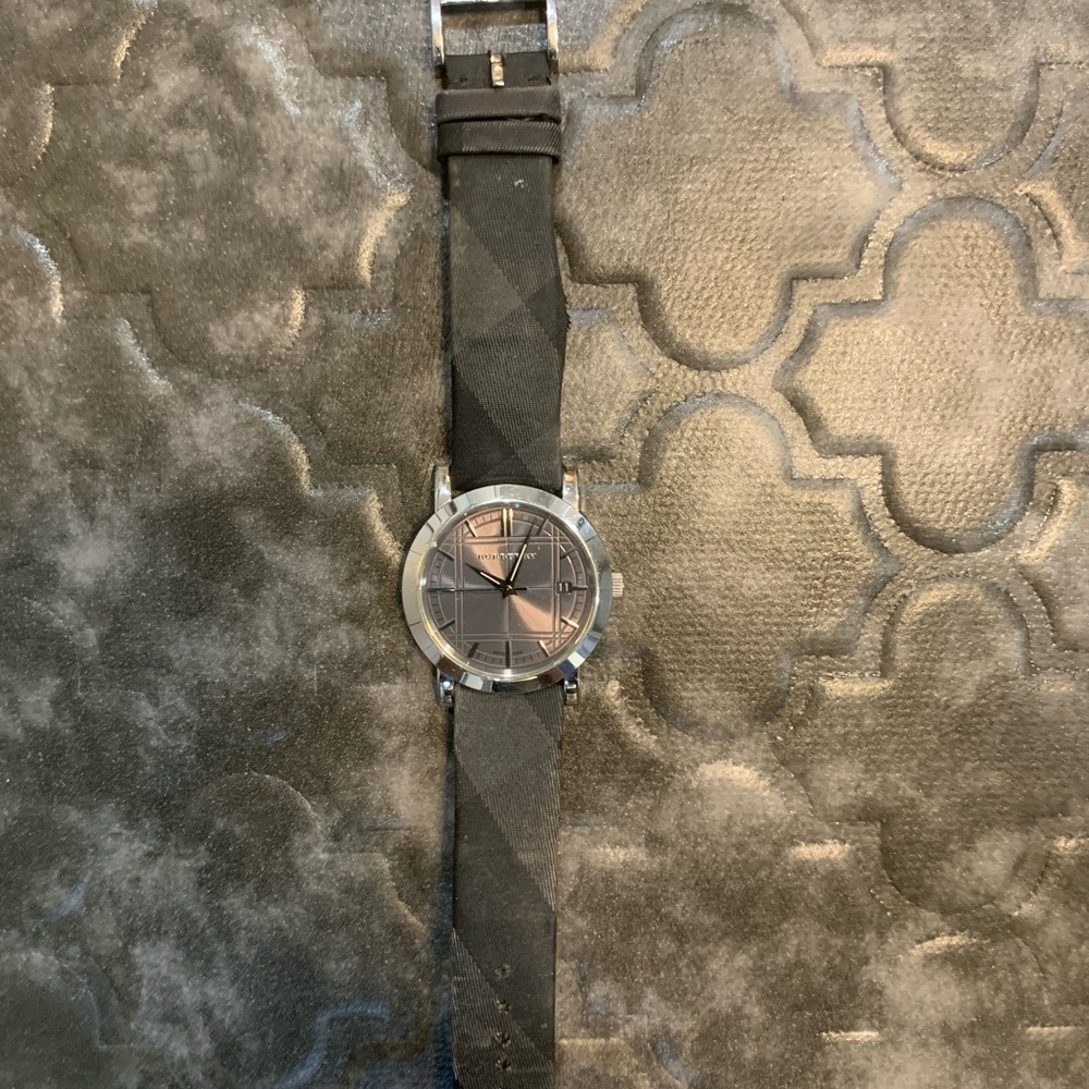 Mens black Burberry watch used 100% authentic.